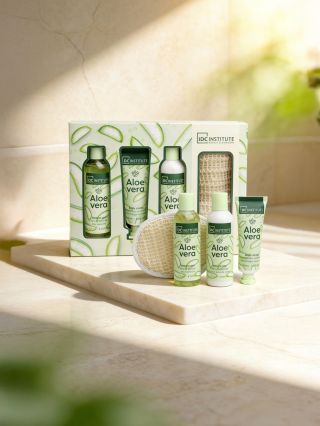 🌿 Tip na vánoční dárek pro každého, kdo miluje péči o tělo a relax 🌿 💚 IDC Institute Aloe Vera Gift Set (4 ks + houbička)...