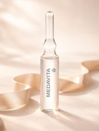 Barva jako ze salonu. I dlouho po barvení. ✨ Medavita LUXVIVA Ampule Filler po barvení jsou finálním krokem péče, který...